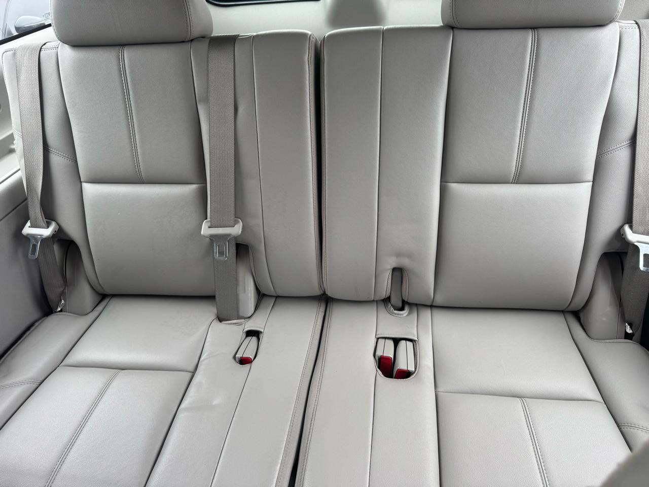 Chevrolet Suburban 4WD 4dr 1500 LT 2013