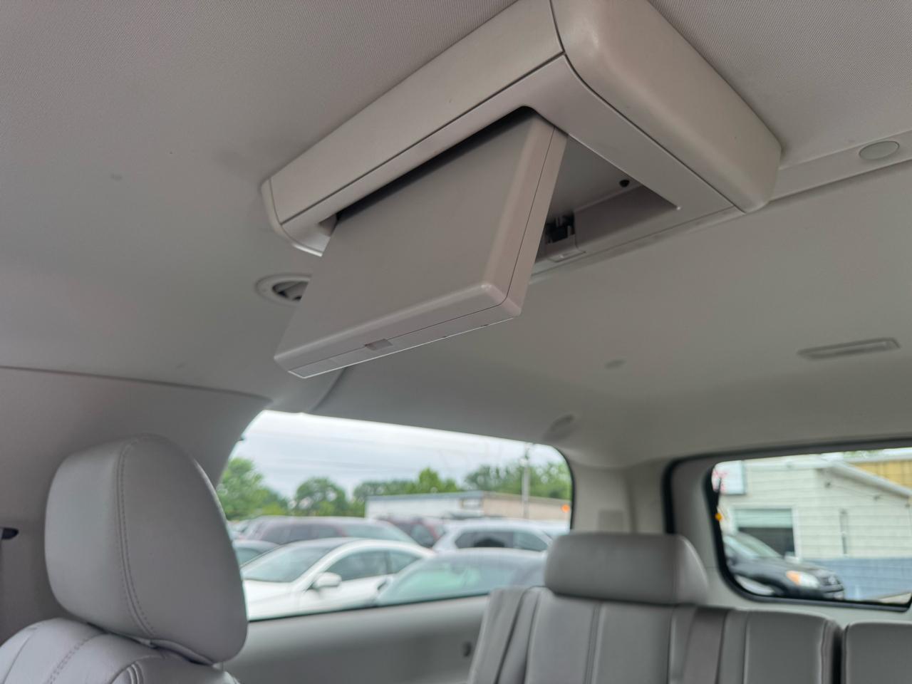 Chevrolet Suburban 4WD 4dr 1500 LT 2013