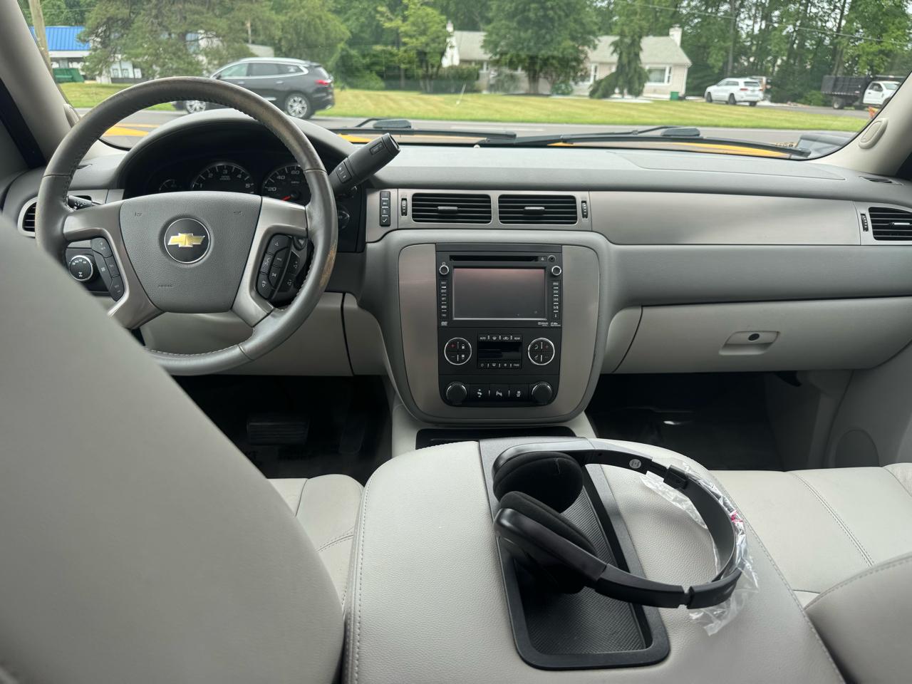 Chevrolet Suburban 4WD 4dr 1500 LT 2013