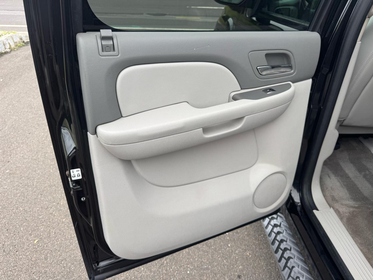 Chevrolet Suburban 4WD 4dr 1500 LT 2013