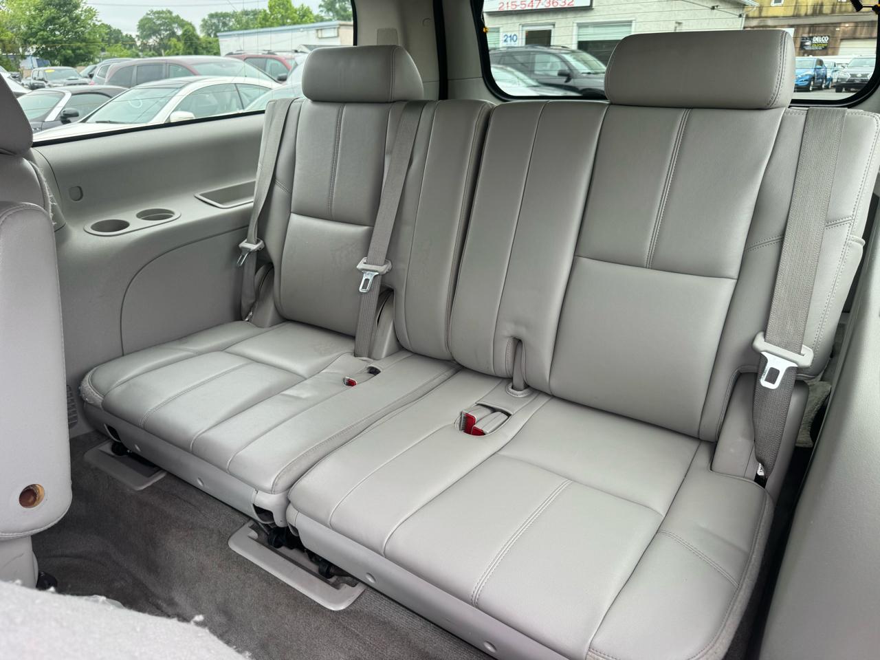 Chevrolet Suburban 4WD 4dr 1500 LT 2013