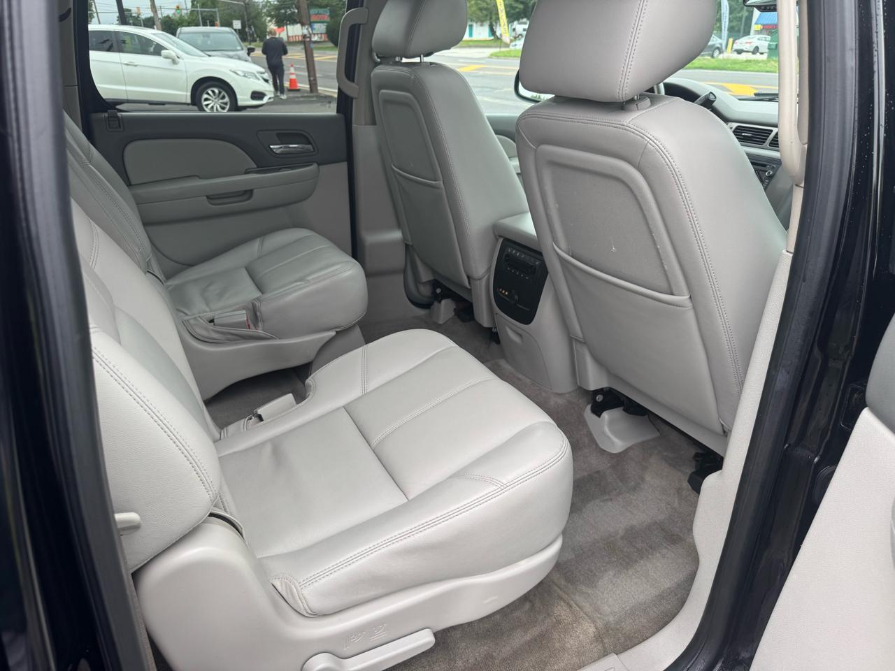 Chevrolet Suburban 4WD 4dr 1500 LT 2013