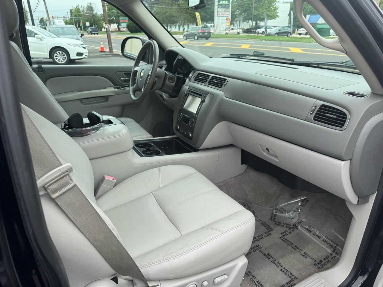 Chevrolet Suburban 4WD 4dr 1500 LT 2013