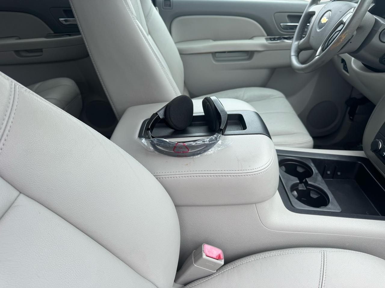 Chevrolet Suburban 4WD 4dr 1500 LT 2013