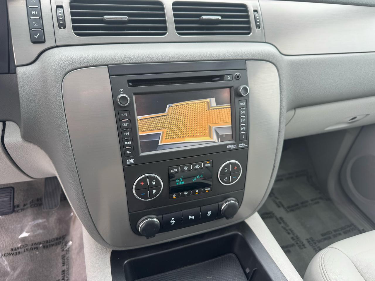 Chevrolet Suburban 4WD 4dr 1500 LT 2013