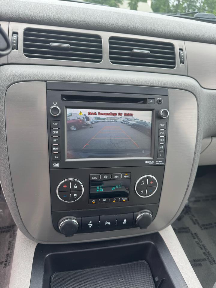 Chevrolet Suburban 4WD 4dr 1500 LT 2013