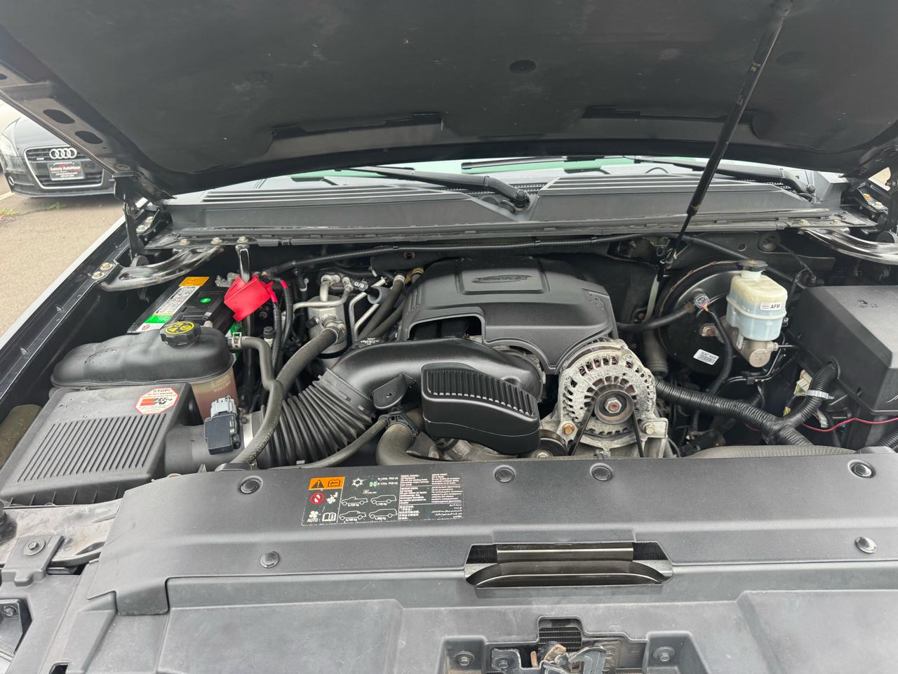Chevrolet Suburban 4WD 4dr 1500 LT 2013