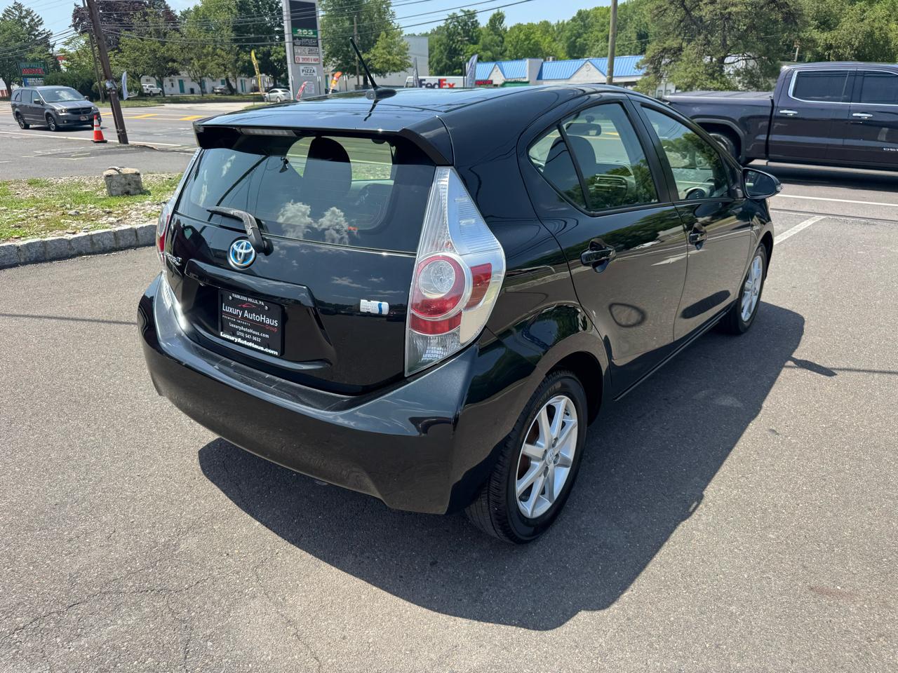 Toyota Prius c 5dr HB Three (Natl) 2014