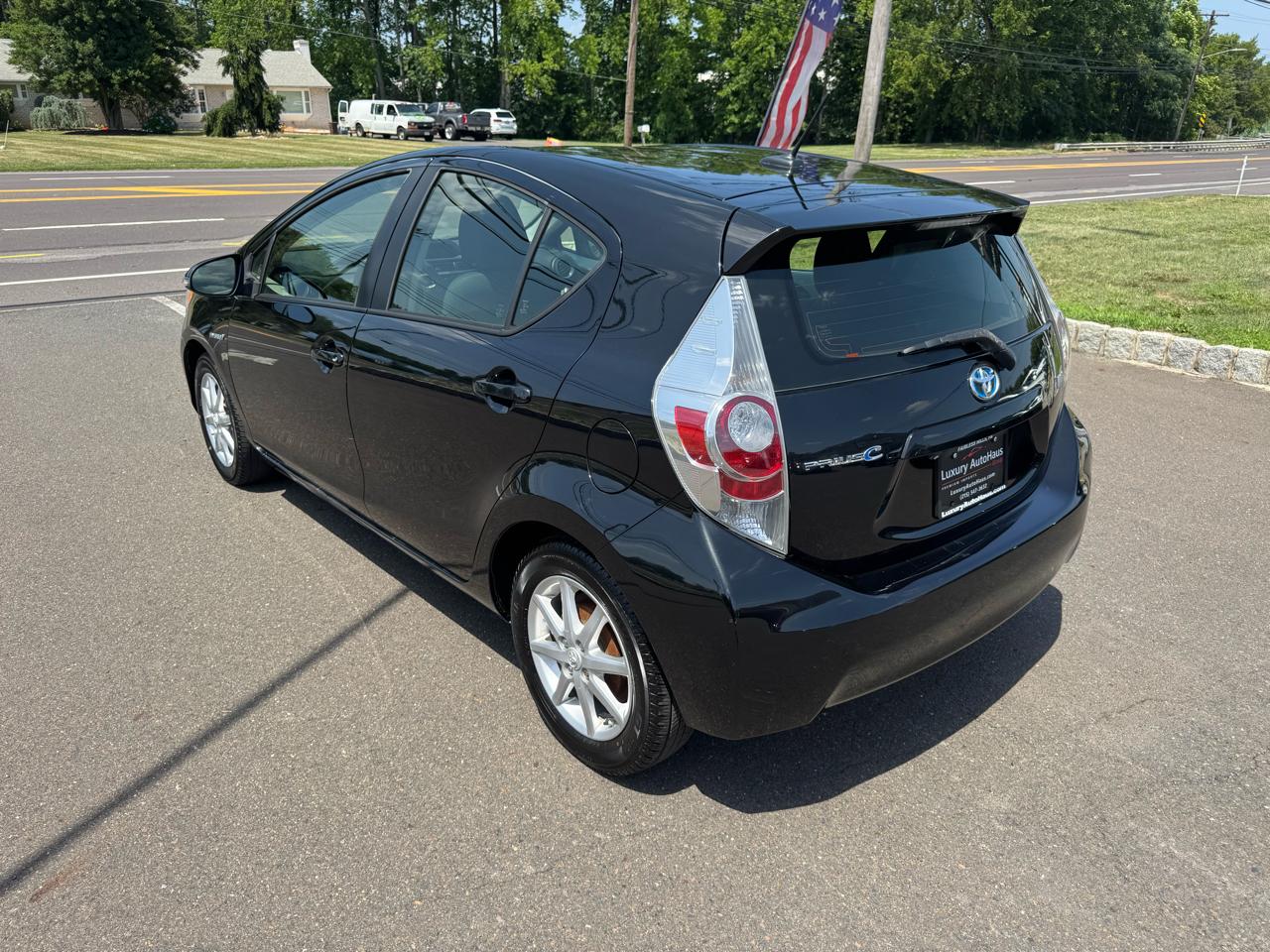 Toyota Prius c 5dr HB Three (Natl) 2014