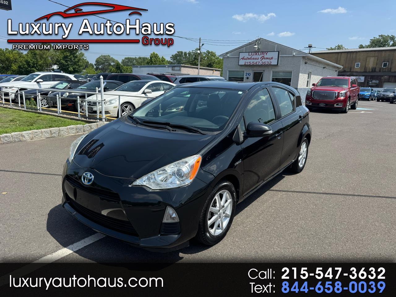 2014 Toyota Prius c Three's photo