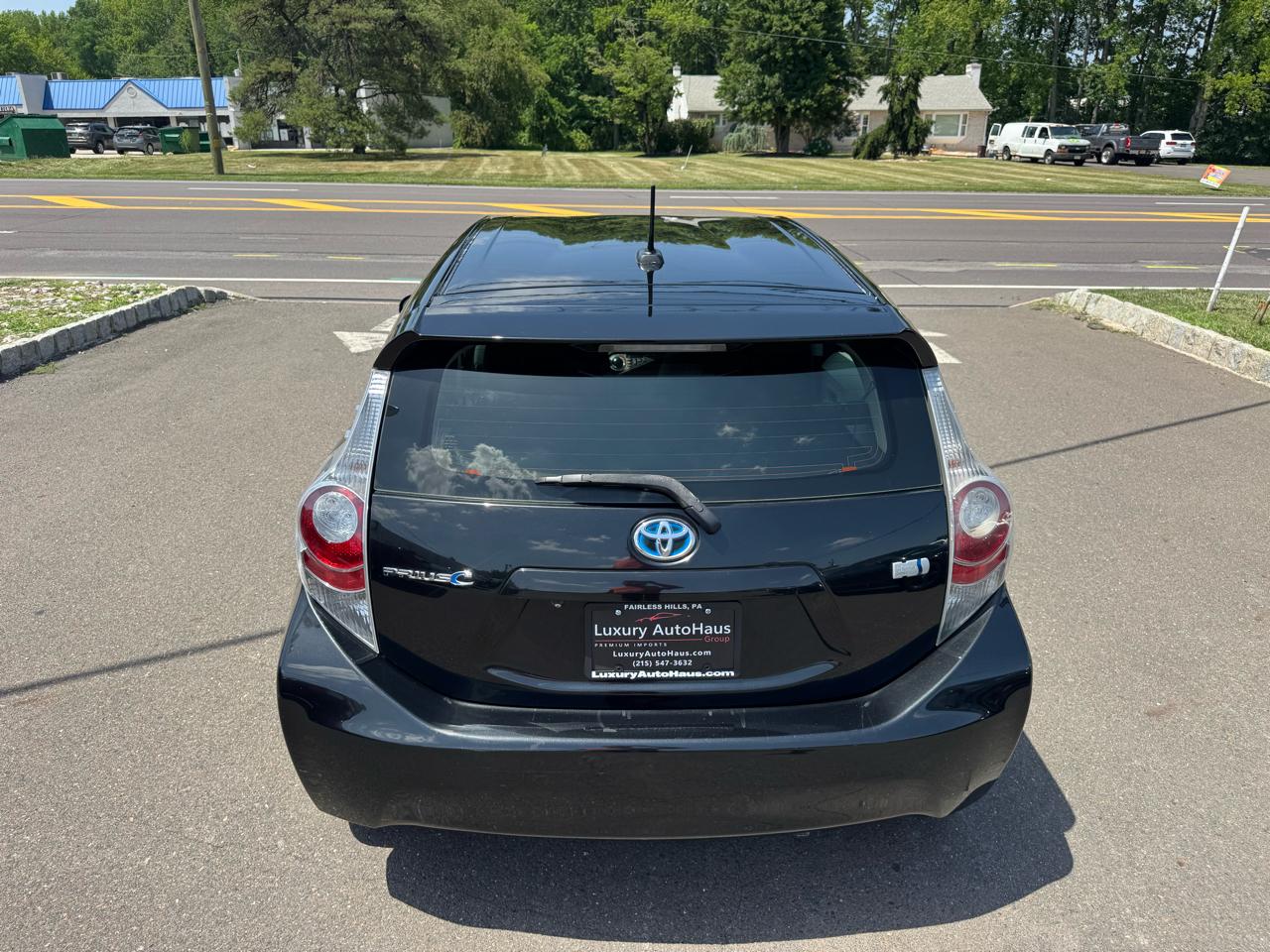 Toyota Prius c 5dr HB Three (Natl) 2014