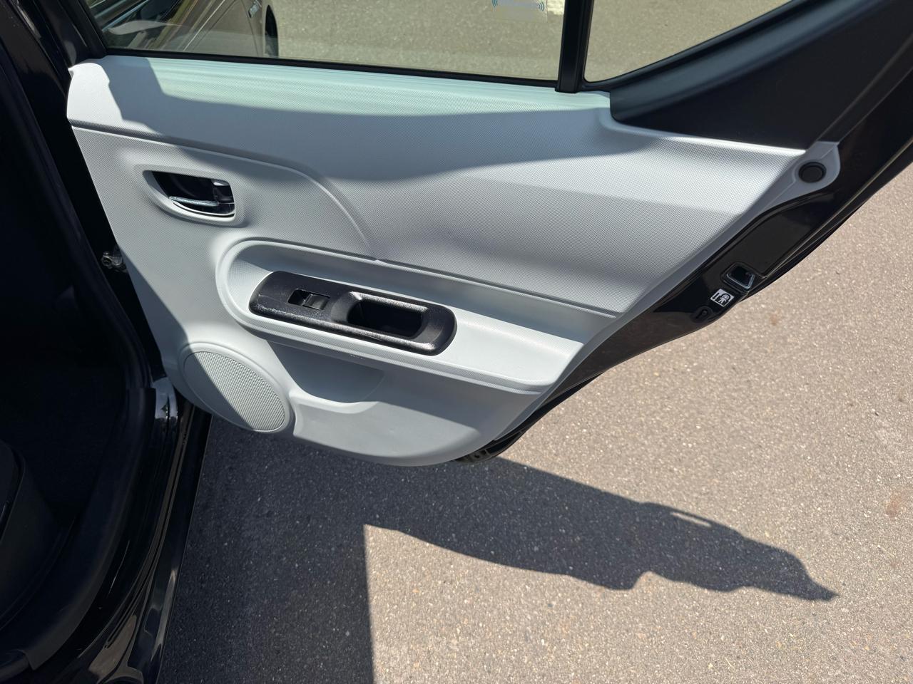 Toyota Prius c 5dr HB Three (Natl) 2014