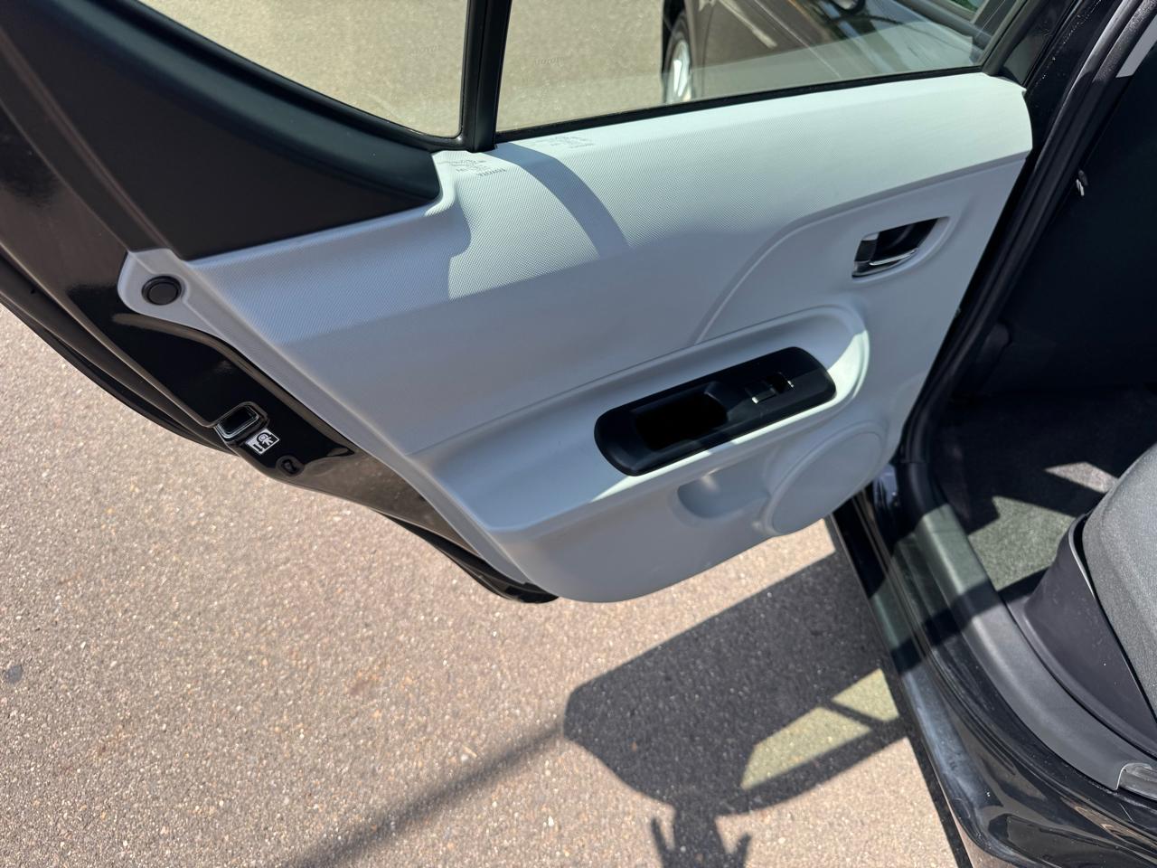 Toyota Prius c 5dr HB Three (Natl) 2014