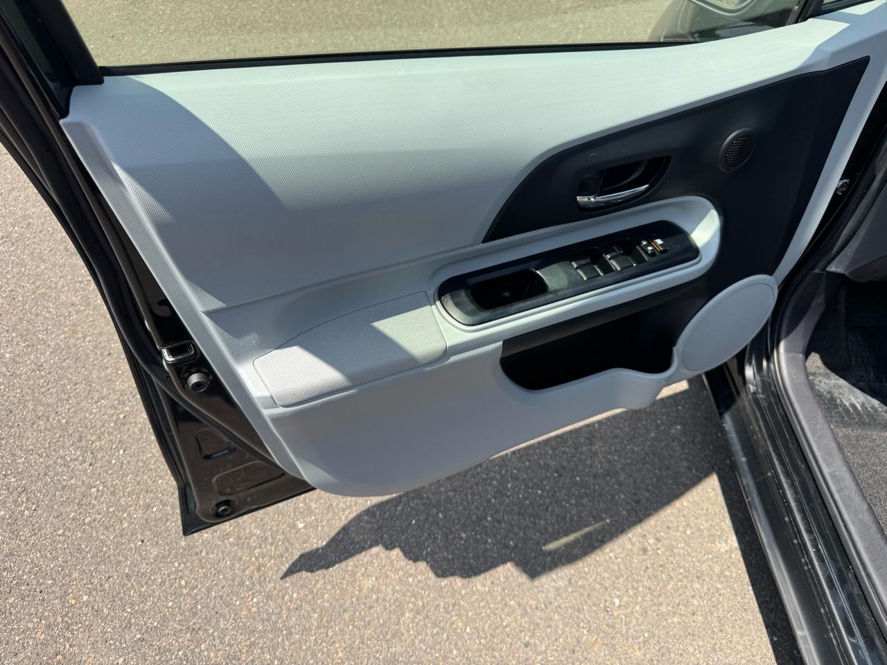 Toyota Prius c 5dr HB Three (Natl) 2014