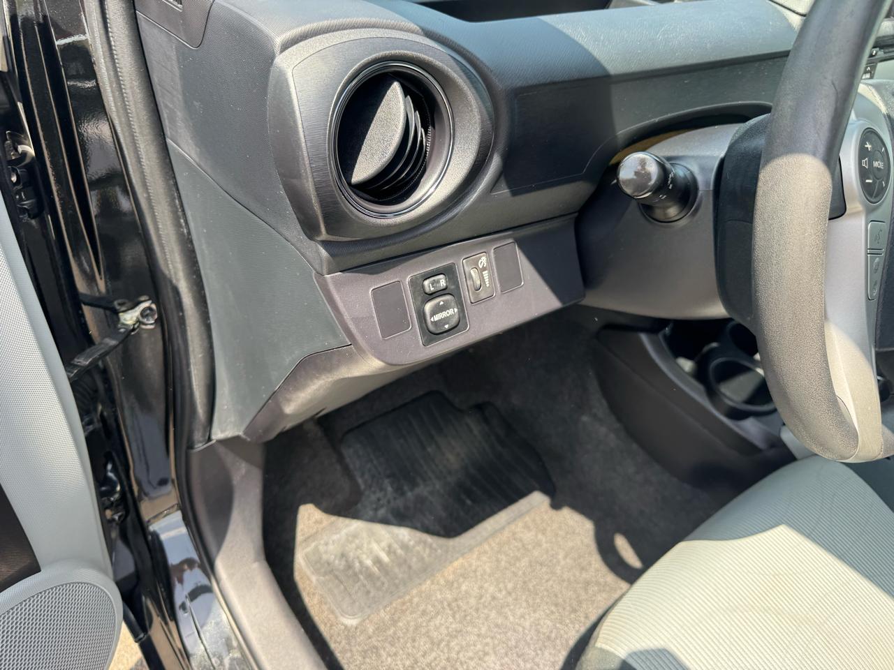 Toyota Prius c 5dr HB Three (Natl) 2014
