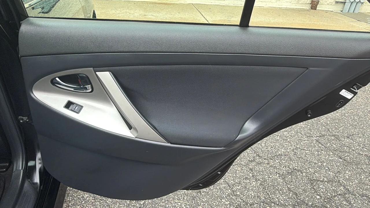 Toyota Camry 4dr Sdn I4 Man SE (Natl) 2010