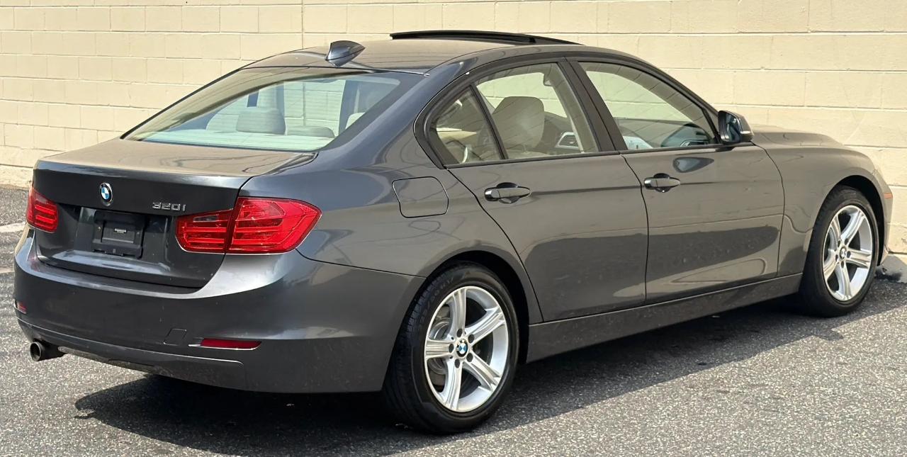 BMW 3 Series 4dr Sdn 320i RWD 2014