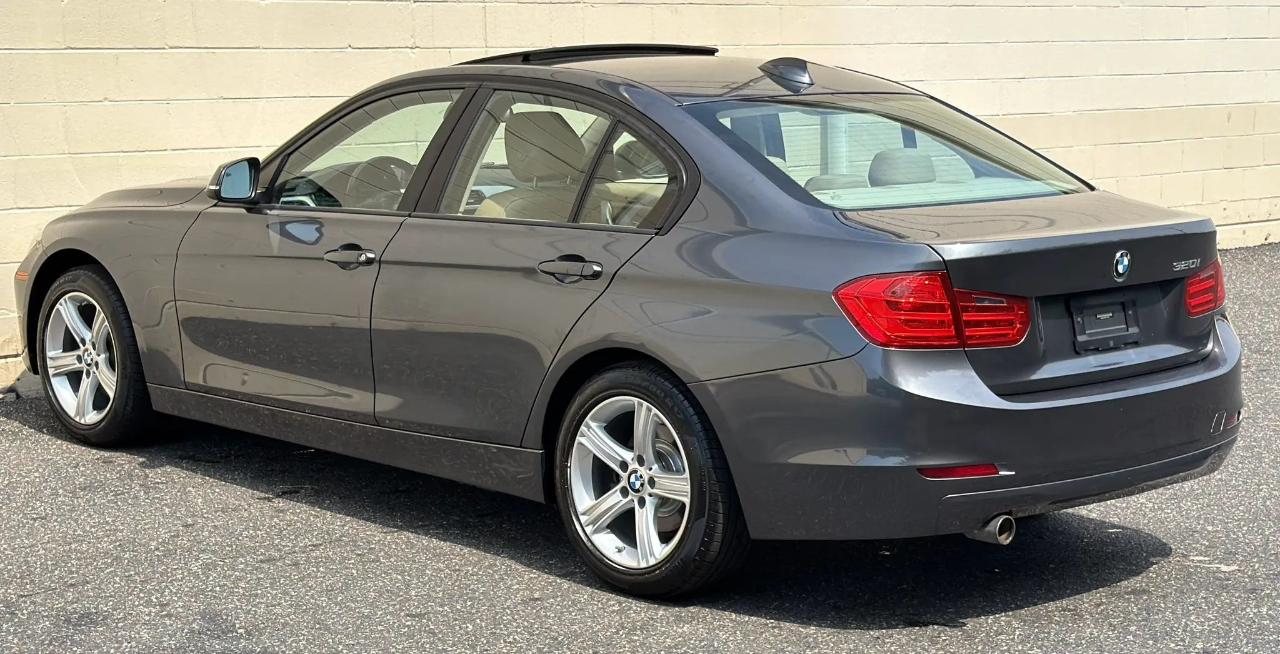BMW 3 Series 4dr Sdn 320i RWD 2014