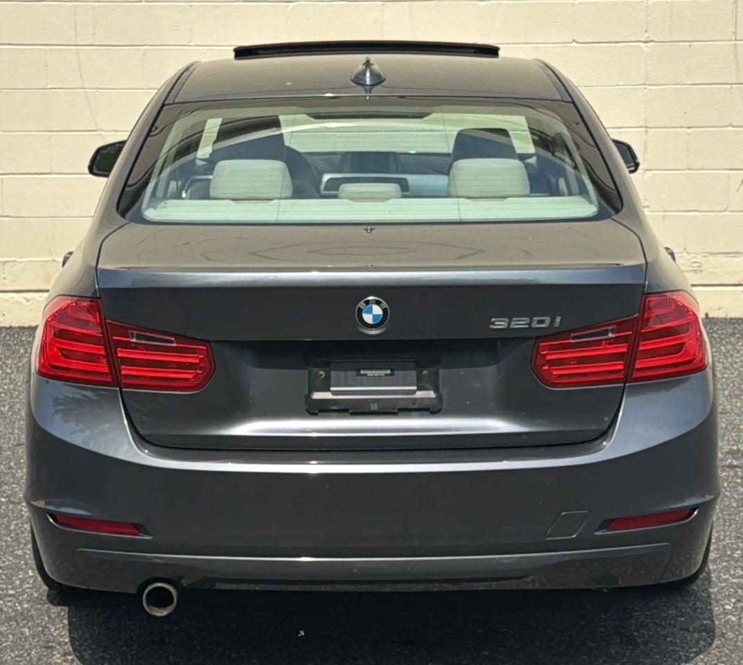 BMW 3 Series 4dr Sdn 320i RWD 2014