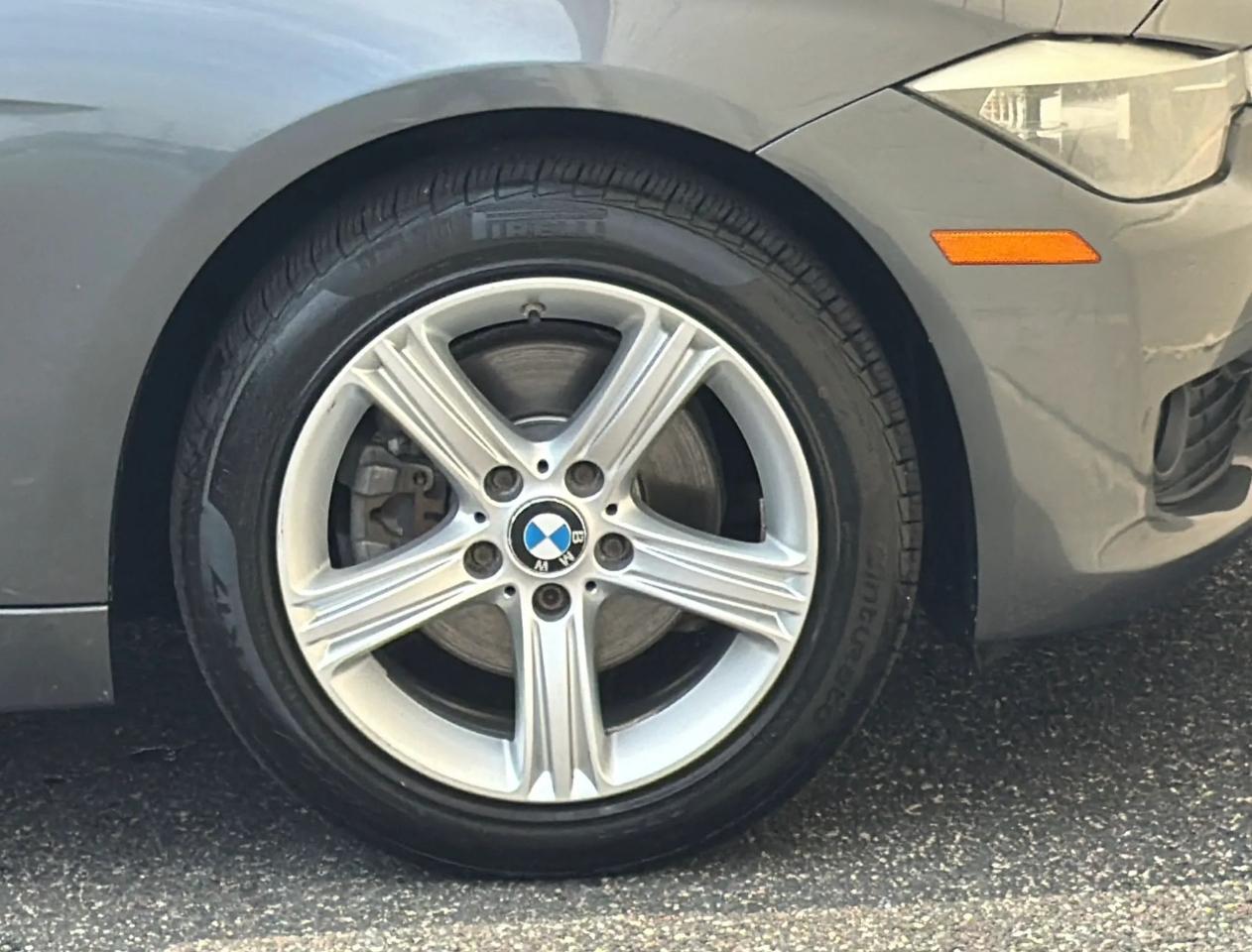 BMW 3 Series 4dr Sdn 320i RWD 2014