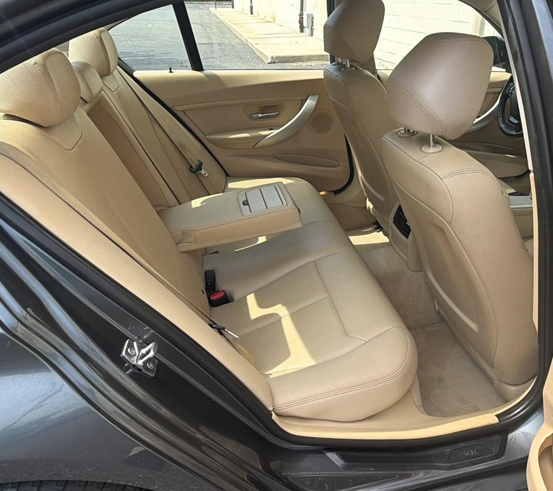 BMW 3 Series 4dr Sdn 320i RWD 2014