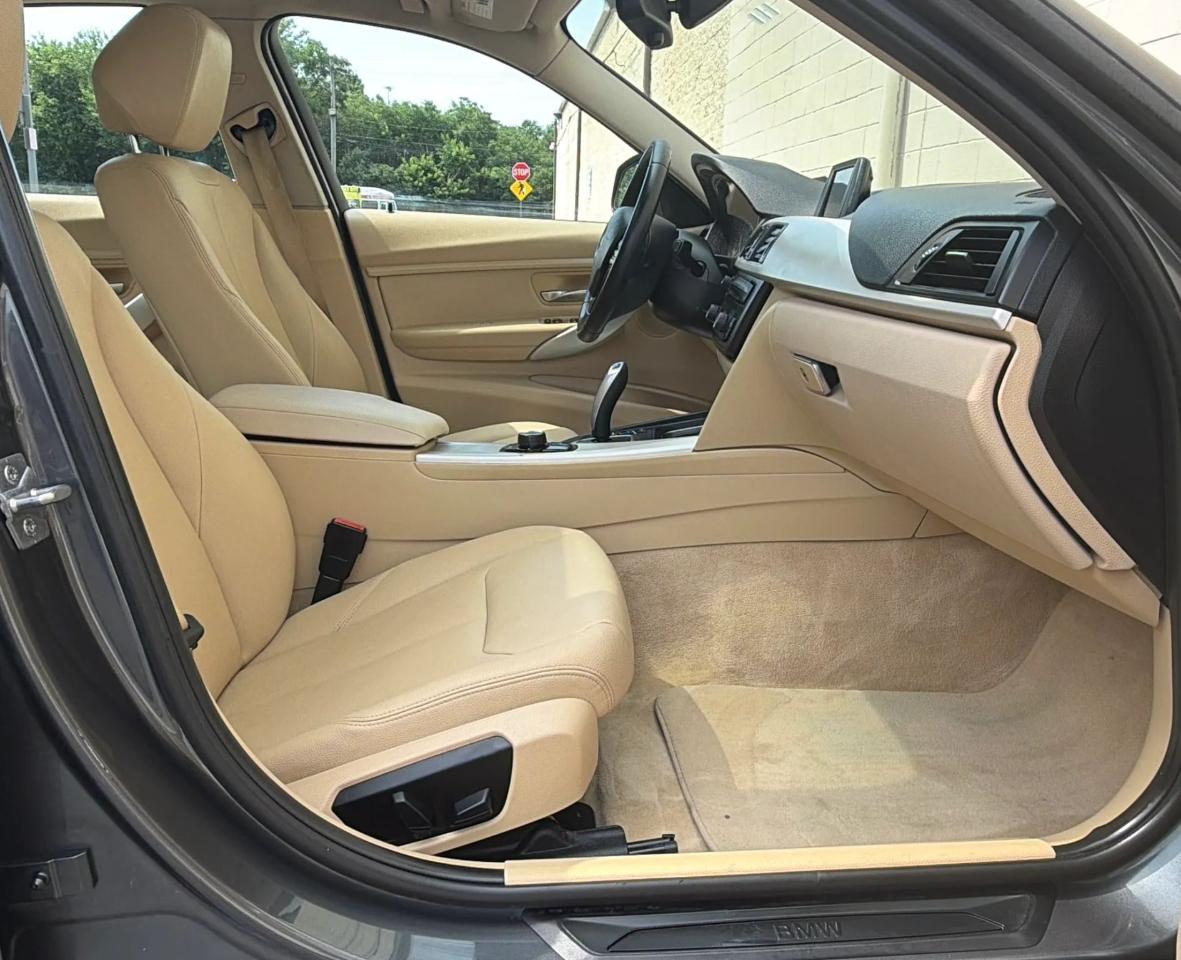 BMW 3 Series 4dr Sdn 320i RWD 2014