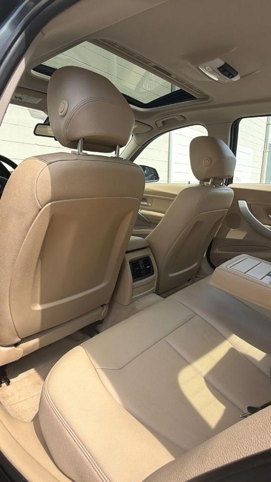 BMW 3 Series 4dr Sdn 320i RWD 2014