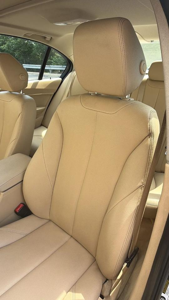 BMW 3 Series 4dr Sdn 320i RWD 2014
