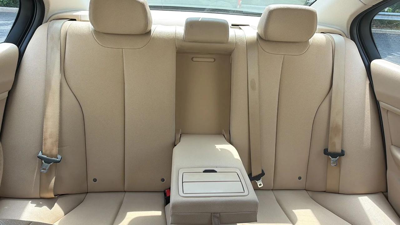 BMW 3 Series 4dr Sdn 320i RWD 2014