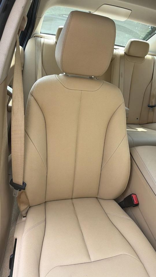 BMW 3 Series 4dr Sdn 320i RWD 2014