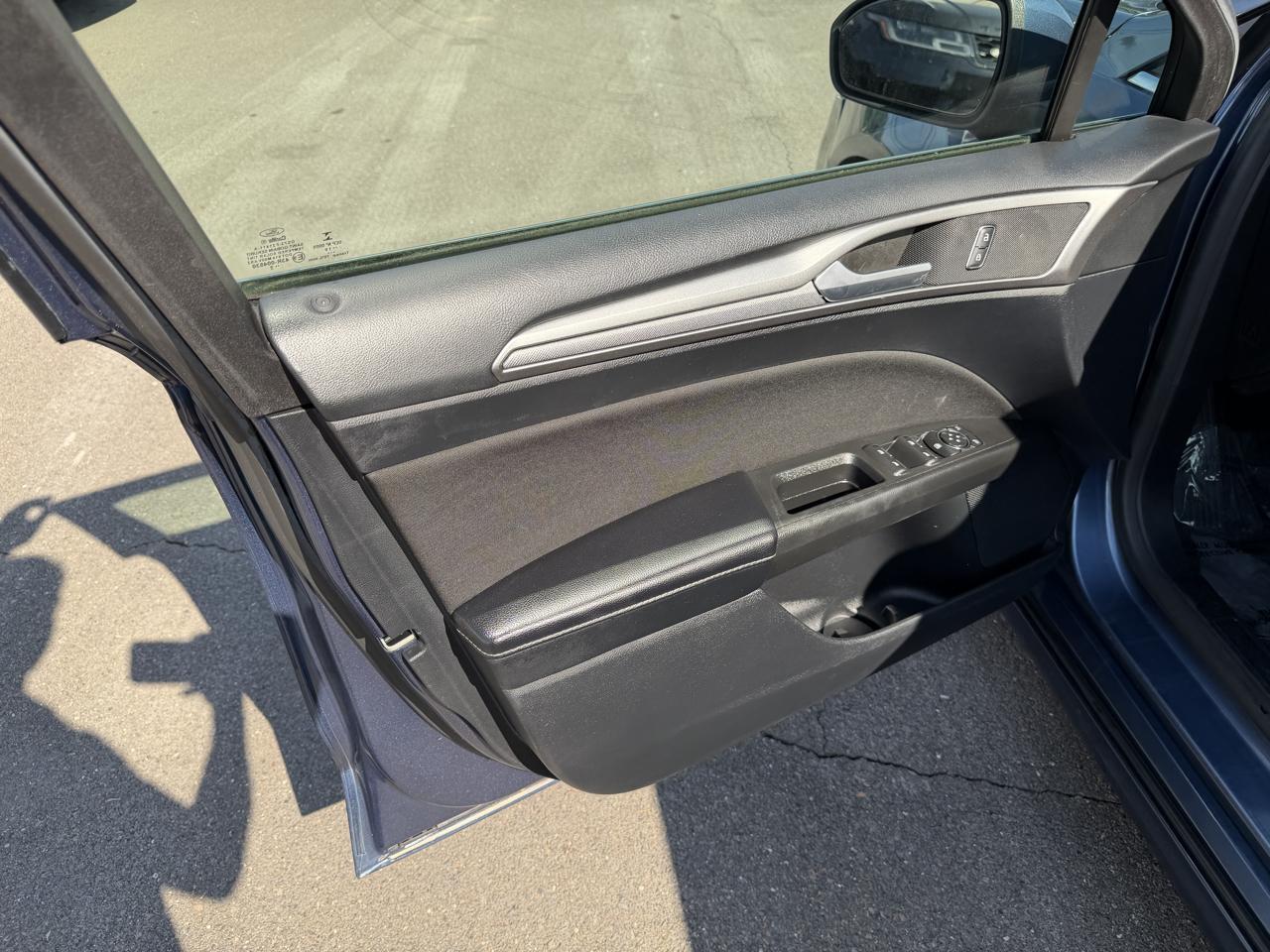 Ford Fusion SE FWD 2019
