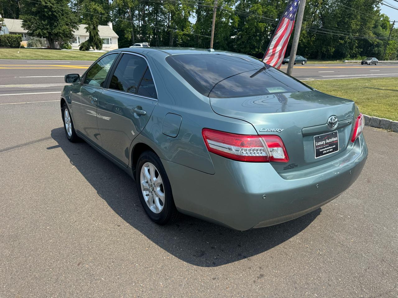Toyota Camry 4dr Sdn I4 Man LE (Natl) 2011