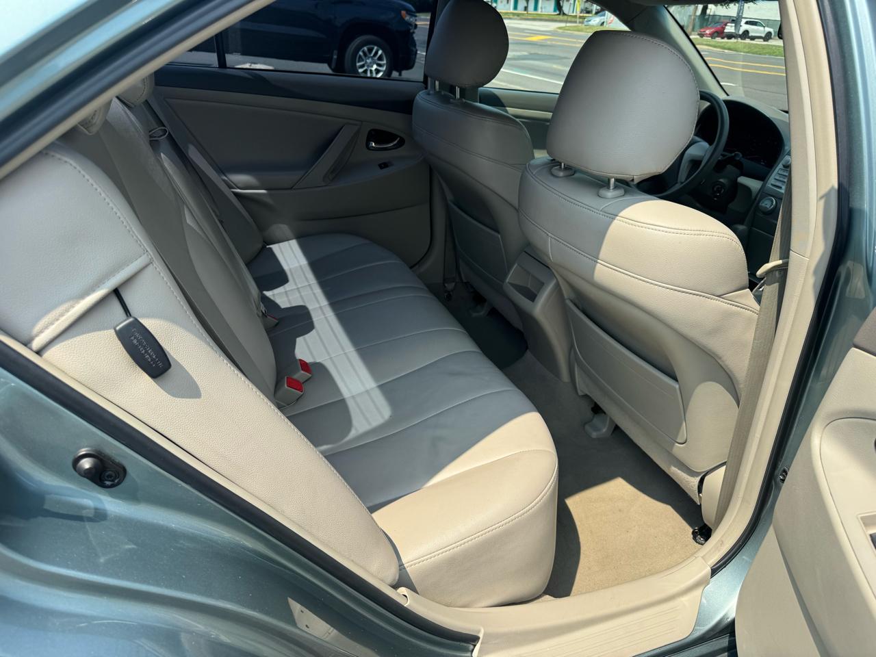 Toyota Camry 4dr Sdn I4 Man LE (Natl) 2011