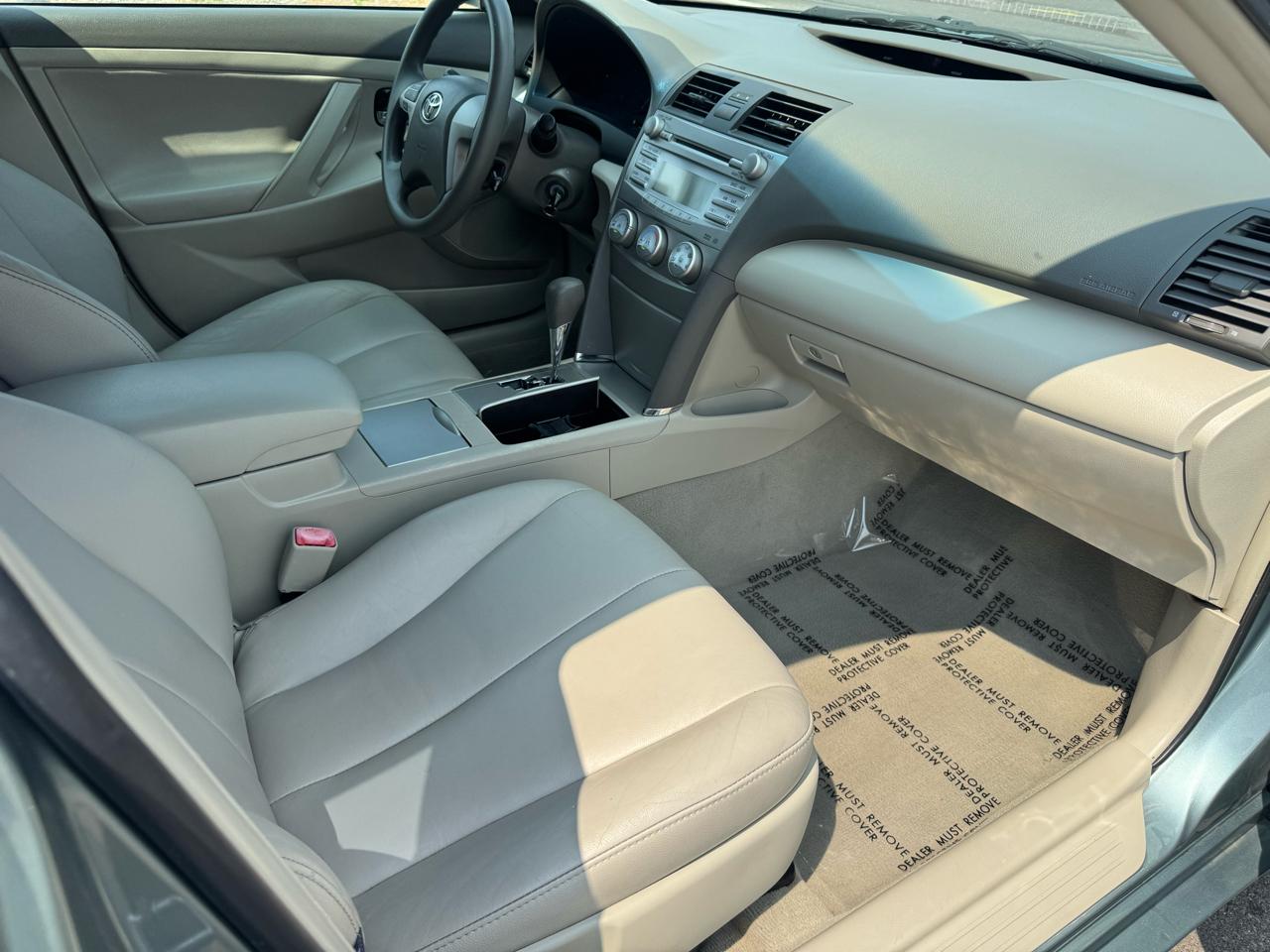 Toyota Camry 4dr Sdn I4 Man LE (Natl) 2011