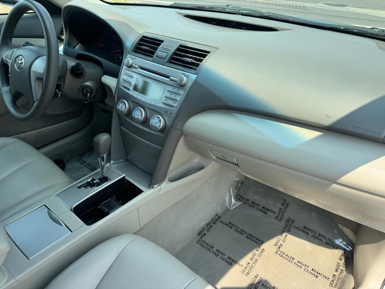 Toyota Camry 4dr Sdn I4 Man LE (Natl) 2011
