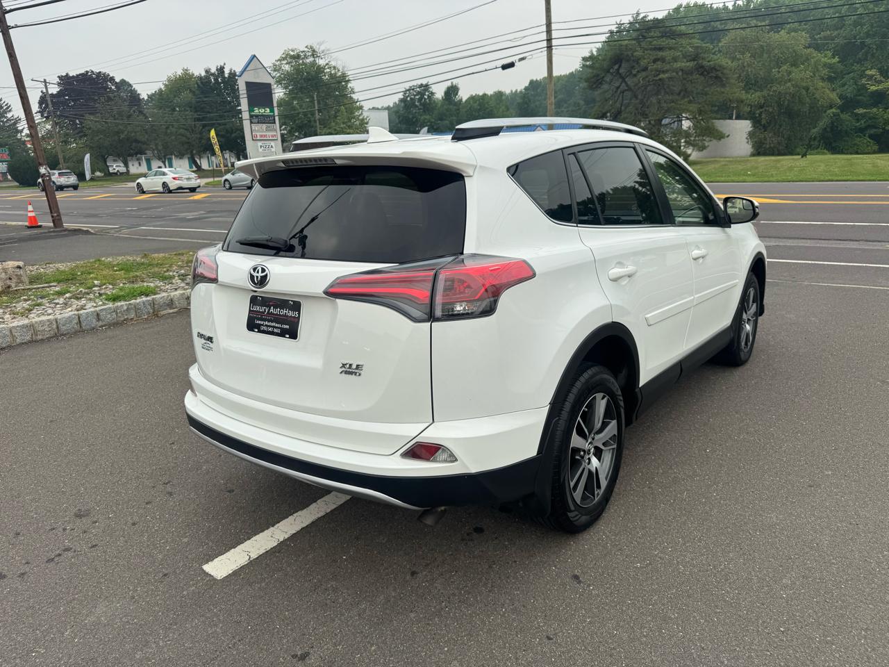 Toyota RAV4 AWD 4dr XLE (Natl) 2016