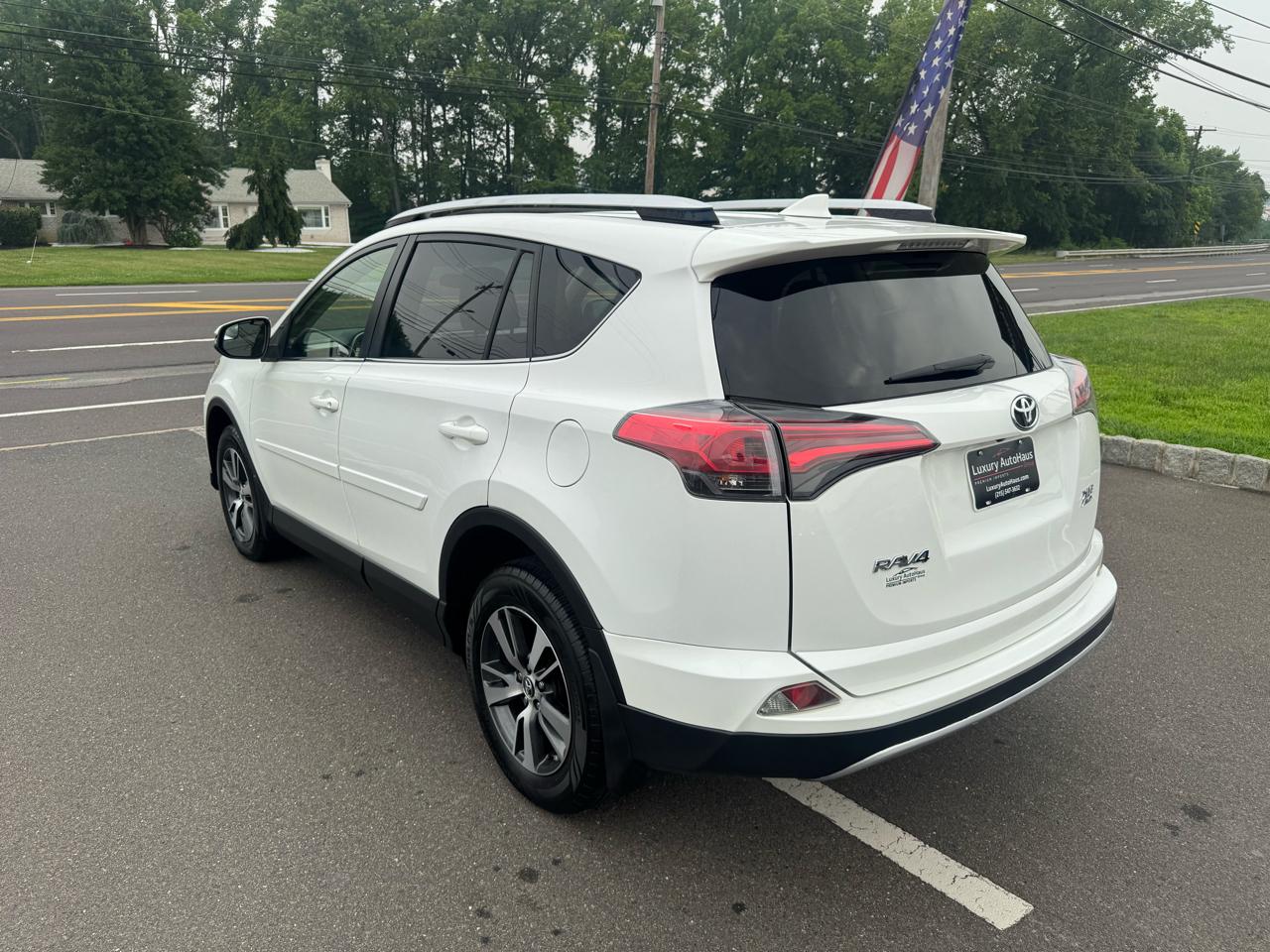 Toyota RAV4 AWD 4dr XLE (Natl) 2016