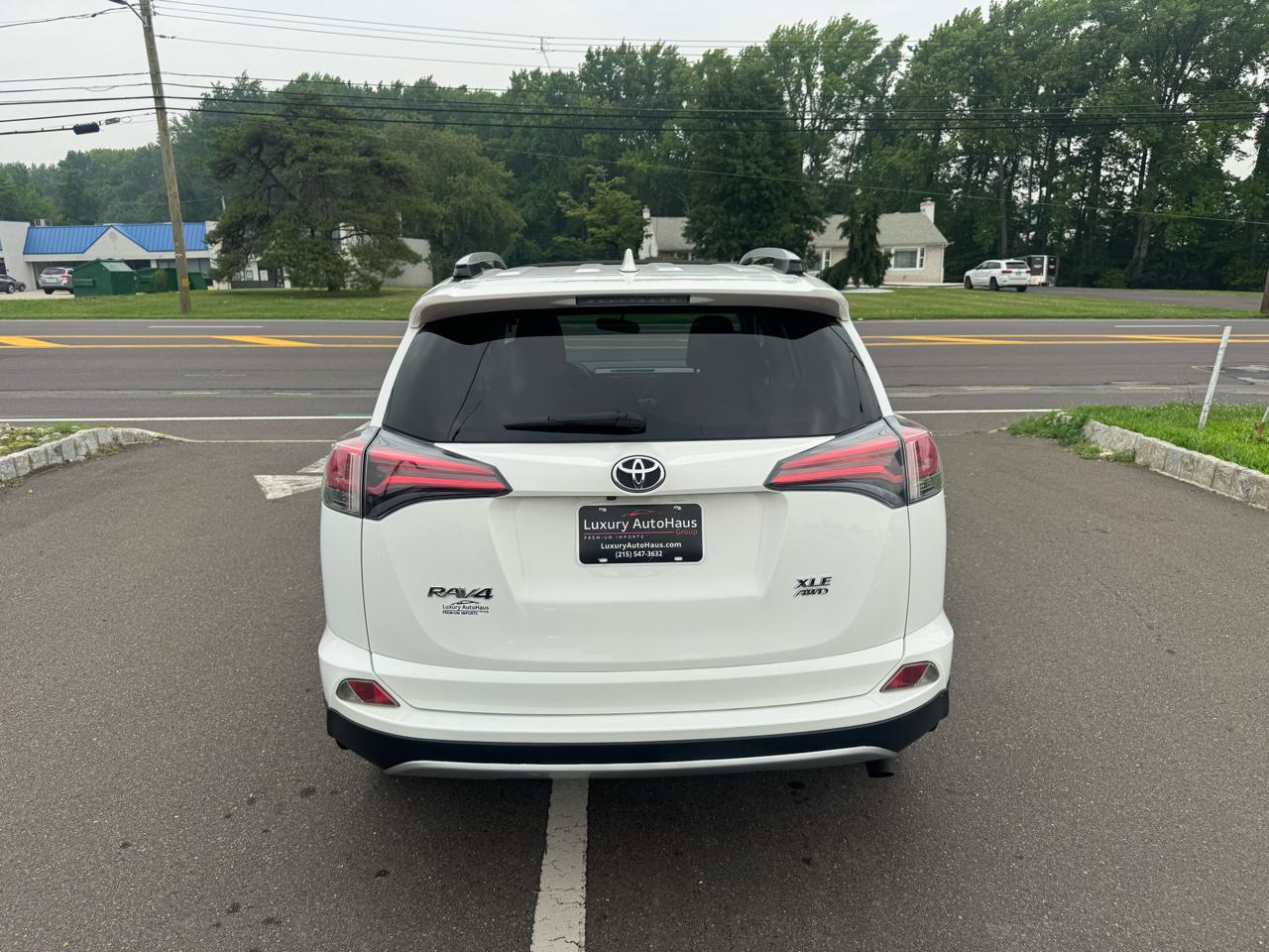 Toyota RAV4 AWD 4dr XLE (Natl) 2016