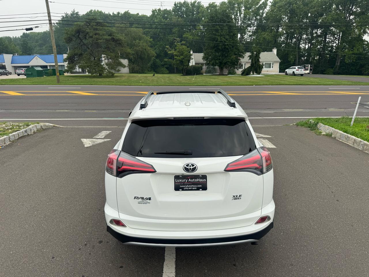 Toyota RAV4 AWD 4dr XLE (Natl) 2016