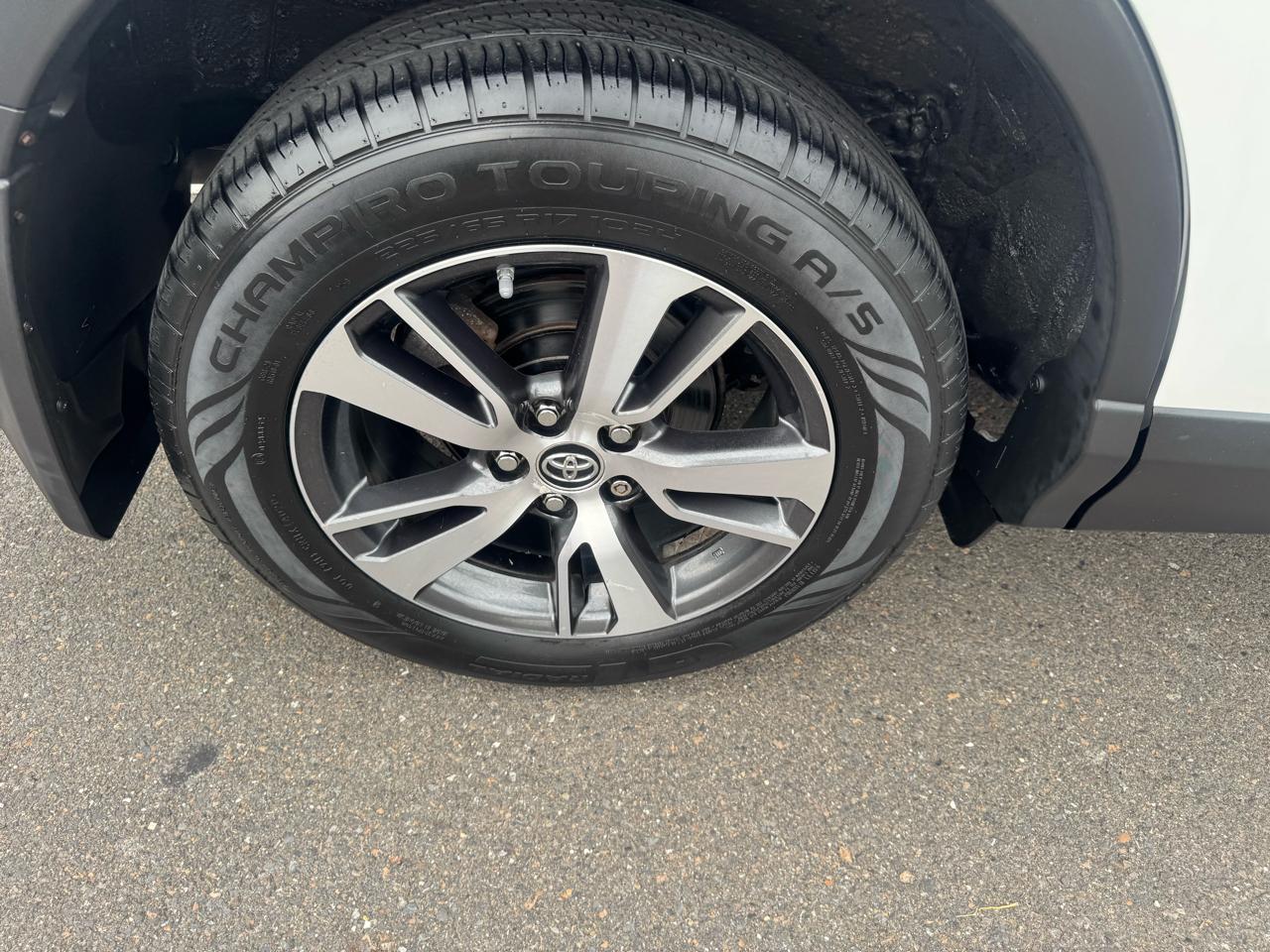 Toyota RAV4 AWD 4dr XLE (Natl) 2016