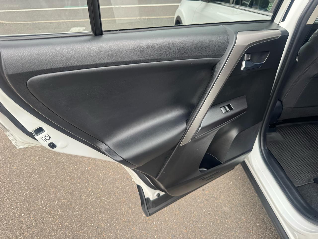 Toyota RAV4 AWD 4dr XLE (Natl) 2016