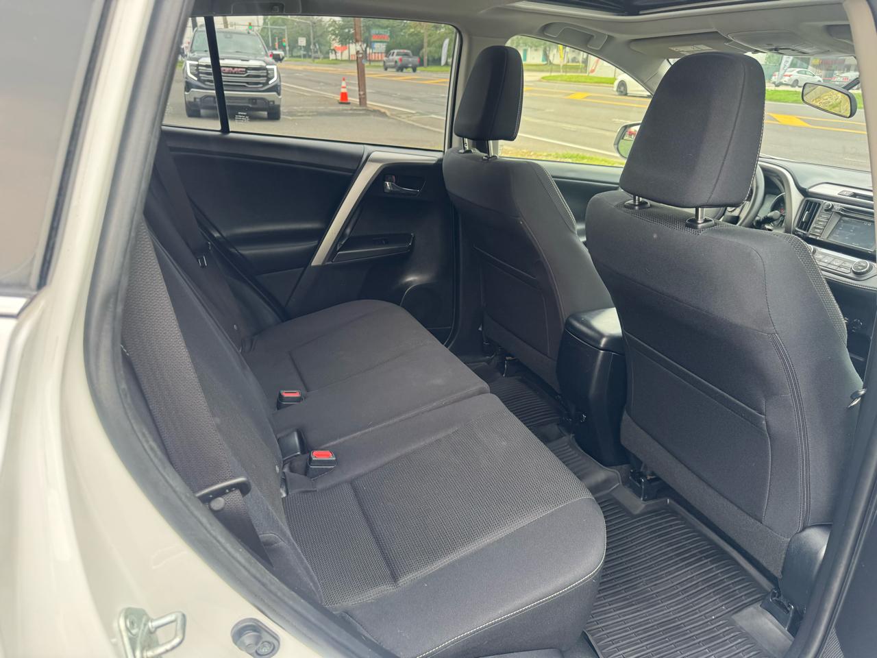 Toyota RAV4 AWD 4dr XLE (Natl) 2016