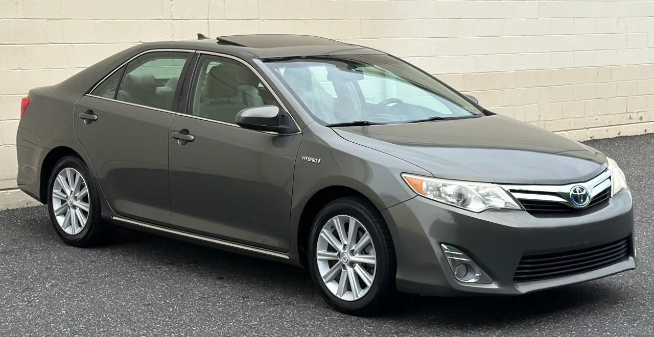 Toyota Camry Hybrid XLE 2013