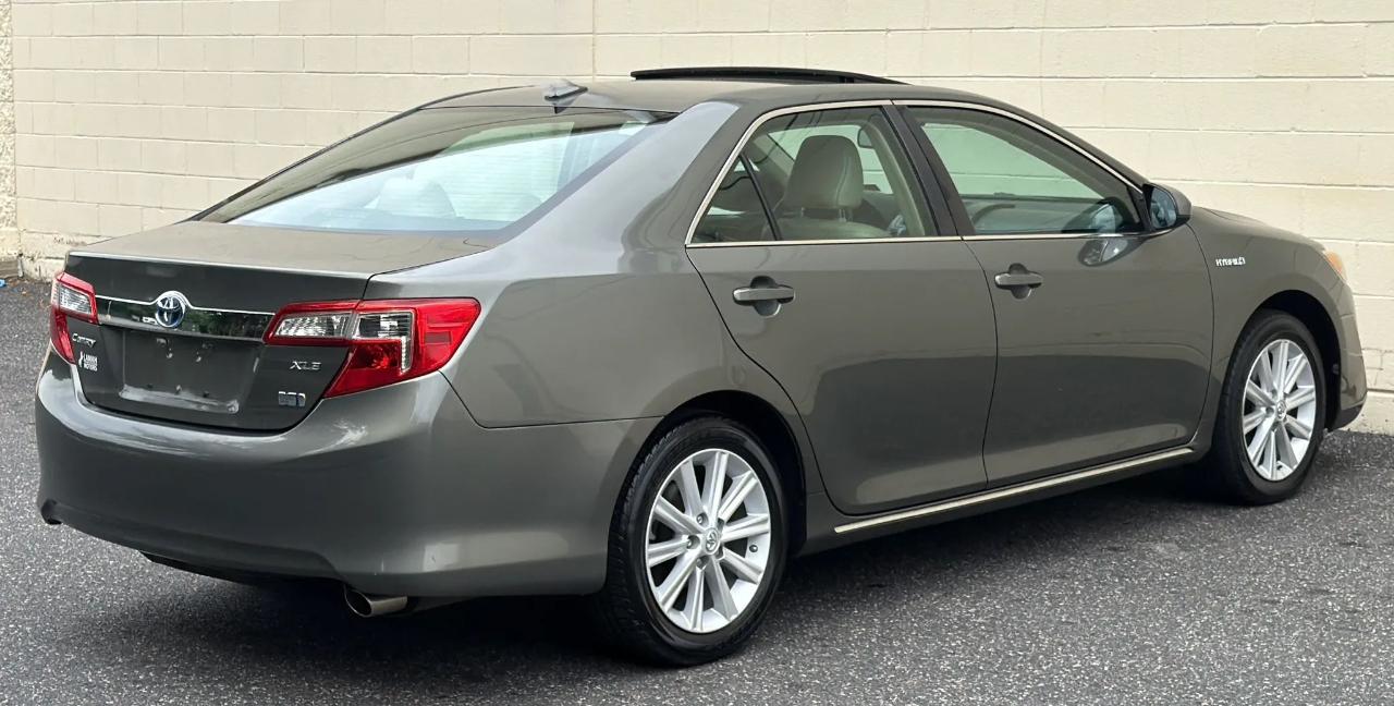 Toyota Camry Hybrid XLE 2013