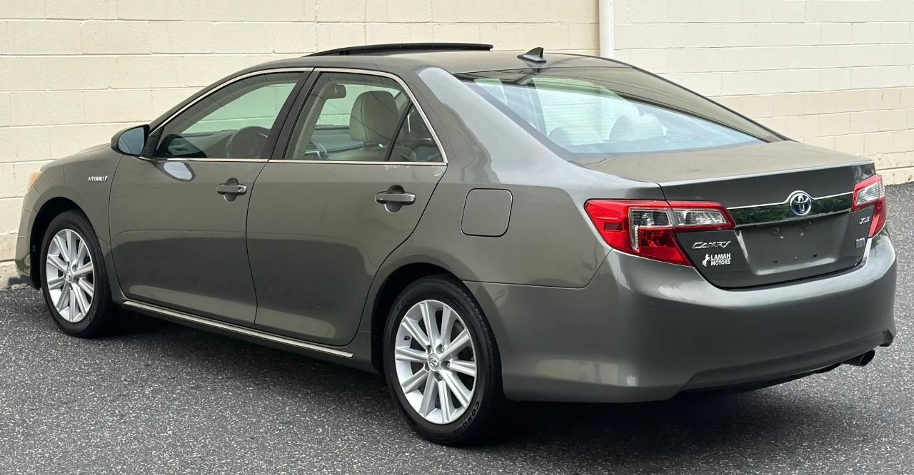 Toyota Camry Hybrid XLE 2013