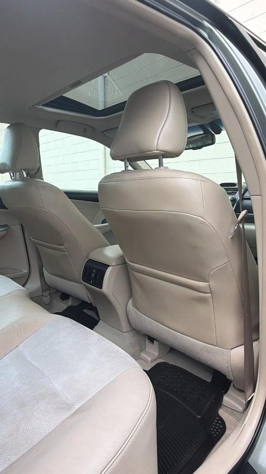 Toyota Camry Hybrid XLE 2013