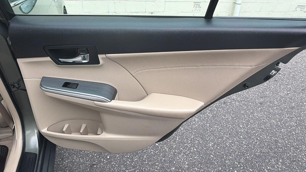 Toyota Camry Hybrid XLE 2013