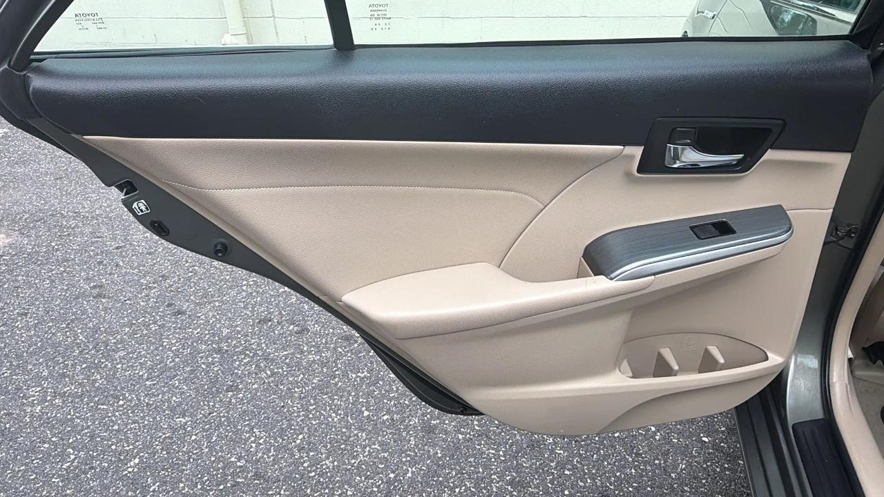 Toyota Camry Hybrid XLE 2013