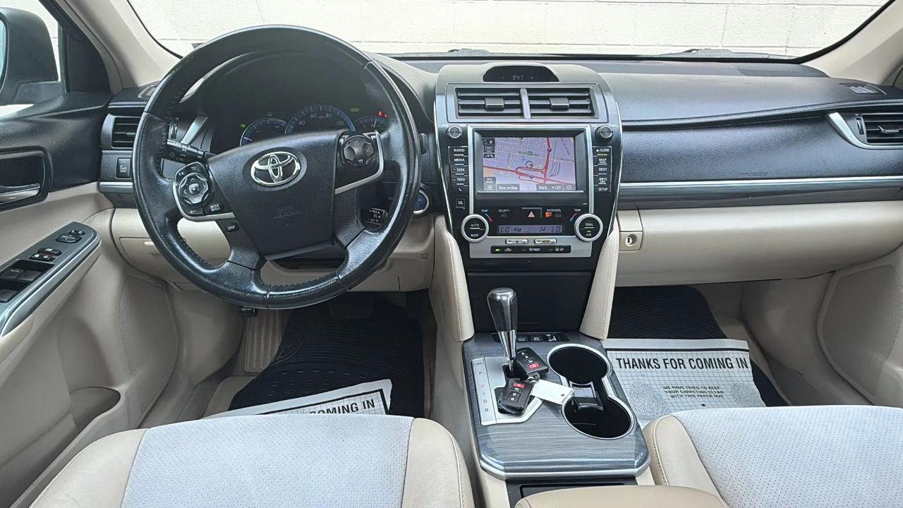 Toyota Camry Hybrid XLE 2013