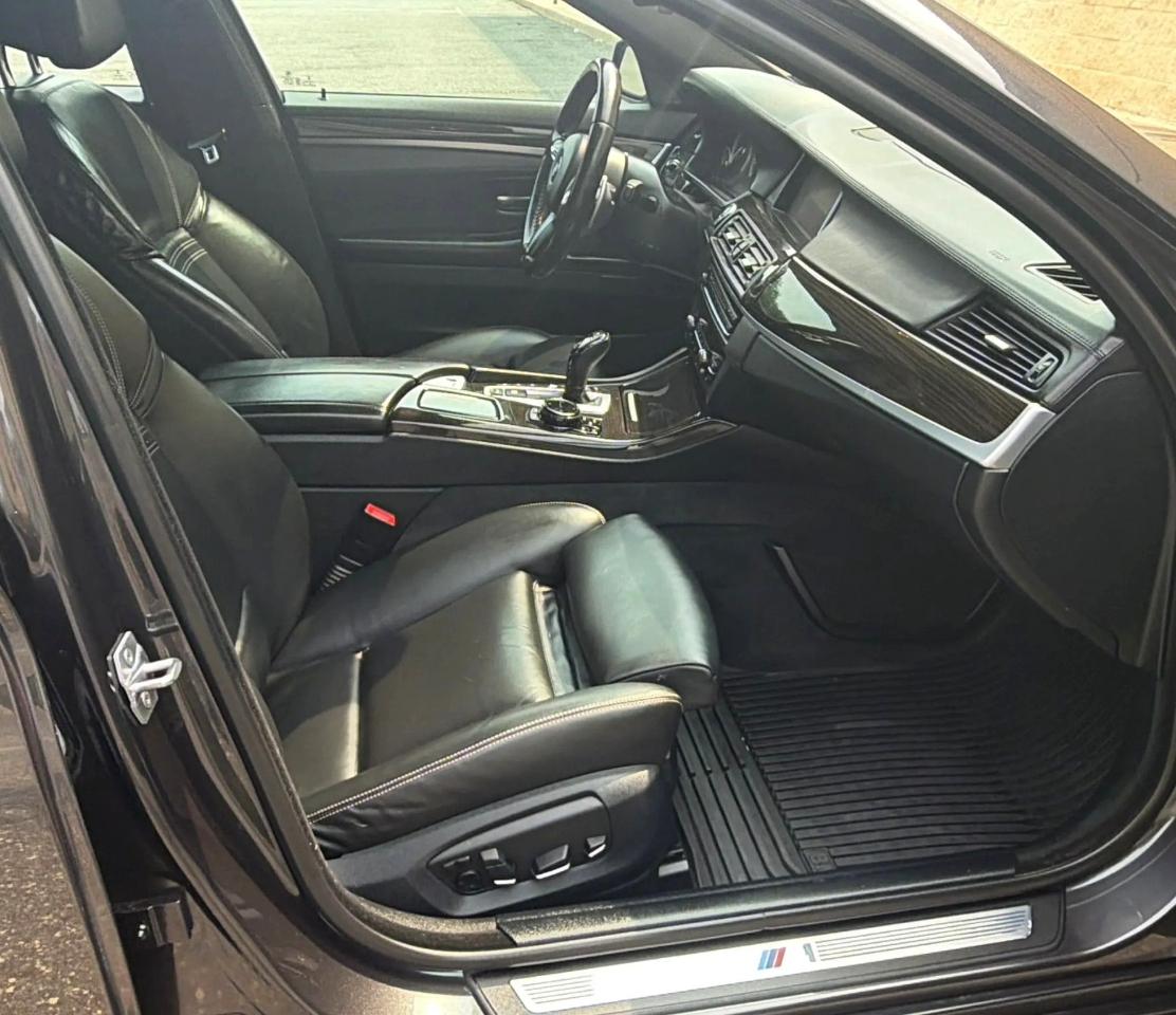 BMW 5 Series 4dr Sdn 550i xDrive AWD 2015